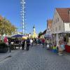 Unzählige Besucher und Besucherinnen nutzten das herrliche Wetter für einen Bummel über den Herbstmarkt in Pöttmes.