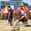 Zum ersten Mal sind in diesem Jahr im Juli in Neusäß Ritterspiele zu sehen. Dabei zeigen Stuntmen verschiedene Herausforderungen zu Pferde.