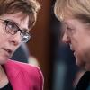Wird das gut gehen? Kanzlerin Angela Merkel hofft, dass die Ministerpräsidentin Annegret Kramp-Karrenbauer die Wahl an der Saar gewinnt. 