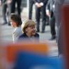 Ein Bild aus den Zeiten, als für die Union die Welt noch in Ordnung war. Bundeskanzlerin Angela Merkel (CDU) trifft 2013 vor einem Fernsehstudio in Berlin-Adlershof ein.