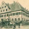 Pferdegespanne, leere Straßen: So sah es früher rund um das Hotel Post in der Ortsmitte von Zusmarshausen aus. Das Bild stammt aus dem Ende des 19. Jahrhunderts.