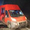 Ein 40-Jähriger ist mit seinem Kleintransporter an der Mittelinsel des westlichen Kreisverkehrs bei Obenhausen abgehoben. 