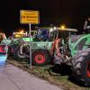 Zahlreiche Traktoren und auch Handwerkerfahrzeuge rollten in Bad Wörishofen an, wo CSU-Verbände ihren Neujahresempfang abhielten. 