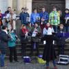 Ein musikalischer Neujahrsgruß: Die Lauinger Stadtkapelle spielte gestern auf den Stufen des historischen Rathauses. 
