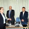 Der Neu-Ulmer Stadtrat hat Antje Esser (Pro Neu-Ulm) zur Zweiten Bürgermeisterin gewählt. Im Bild nimmt ihr Oberbürgermeister Gerold Noerenberg (CSU) den Amtseid ab, im Hintergrund Berthold Stier und Anton Bullinger.  	