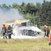 Eine Ballenpresse ist am Montagnachmittag auf einem Feld zwischen Ellzee und Wattenweiler ausgebrannt.  