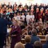 Kinder und Erwachsene führten mit Chorleiterin Regina Pfeiffer und Dirigent Achim Falkenhausen John Rutters „Mass of the children“ auf. 	