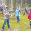 Rotbuchen und Walnussbäume pflanzten die Dritt- und Viertklässler der Grundschule Inchenhofen. 