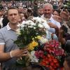 Nach einem Erfolg im Berufungsprozess bleibt Nawalny in Freiheit. Anhänger empfangen den Kremlgegner begeistert in Moskau.