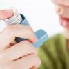 Für Asthmatiker ist das Spray ein wichtiger Begleiter: Kann die Krankheit auch durch eine Corona-Infektion ausbrechen.