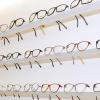 Fast alle Brillen entwendeten Diebe beim Einbruch in ein Optikergeschäft in Pfaffenhofen.