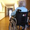 Die Betreuung alter Menschen ist aufwendig und teuer – für die Geriatrie in Illertissen ein Zuschussgeschäft.  	