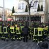 Mehr als 100 Feuerwehrleute kamen am Sonntagvormittag zum Königsplatz, um dort ihres getöteten Kollegen zu gedenken. 