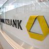 An ihrem dichten Filialnetz mit etwa 1000 Standorten will die Commerzbank im Gegensatz zur Konkurrenz weiterhin keine Abstriche machen. 