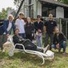 Franz Hartmann organisiert Kulturfestival im ehemaligen Atelier und Garten von Fritz Paulus an der Kläranlage.  Von links:  Franz Hartmann, (vorne Stefan Jahns (Irie Corner)), hinten Lennart Möller, Lina Hartmann, Fabian Husel (Maler), Max Lang und Philipp Ziegler Apogeo/Blütezeit).