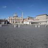 Menschenleerer Petersplatz in Rom.