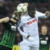 Martin Hinteregger im Kopfballduell mit Anthony Modeste.