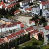 Noch klafft in Gersthofens Mitte ein großes, unbebautes Loch. Dafür hat der Stadtpark (unten Mitte) eine Rasenfläche. Das soll sich ändern.