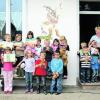 Im Wächteringer Feuerwehrhaus betreut Kinderpflegerin Maria Kapfer 22 Kinder. Foto: Arloth
