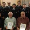 Ehrungen gab es bei der Versammlung der Feuerwehr Echlishausen. Das Bild zeigt (sitzend von links) Günter Rohrhisch, Wolfgang Hein, Helmut Singer; (stehen von links) Kreisbrandmeister Ralf Mayer, Patrick Allerberger, Marcel Reißner, Daniel Schleier, Hans Jörg Sattler, Martin Unseld, Thomas Wagner, Bürgermeister Oliveer Preußner und Karl Burger.  	