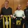 Abteilungsleiterin Brigitte Seiler (links) und sportlicher Leiter Stefan Salz (rechts präsentieren die neuen Trainer beim TSV Diedorf: Andreas Schmidt und Florian Sandner. 	
