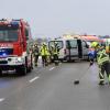 Zwei Leichtverletzte und hohen Sachschaden gab es durch einen Verkehrsunfall auf der Kreisstraße zwischen Mering und Kissing auf Höhe der Baggerseen am Montagmorgen, 18. Januar 2021.