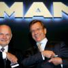 Ein Bild aus dem Jahr 2008: Håkan Samuelsson (rechts) war noch MAN-Chef. Doch VW-Matador Ferdinand Piëch (links) kontrollierte als Aufsichtsratschef die Arbeit des Schweden.