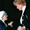 Mutter Teresa und Lady Diana treffen sich 1992 in Rom. Sie setzt sich seit Jahren für zahlreiche Wohltätigkeitsprojekte ein.