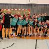 Groß war die Freude bei den Handballerinnen des TSV Aichach nach dem Sieg in Haunstetten. Der neue Tabellenführer ließ sich von seinen zahlreichen Fans, die die Auswärtspartie zum Heimspiel machten, ausgiebig feiern. Die Meisterschaft ist nun zum Greifen nahe.  	