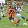 Maihingens zweite Mannschaft (in Orange-Schwarz) hat in Huisheim einen wichtigen 1:0-Sieg errungen und die „Rote Laterne“ abgegeben. 