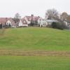 Auf dieser Wiese, südlich der Bebauung an der Straßmair-Allee in Zahling, soll ein kleines Baugebiet entstehen.