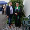 Stadtbergens Zweiter Bürgermeister Michael Smischek bedankte sich bei Pfarrer Adam Weiner bei dessen Verabschiedung für sein langjähriges Wirken in Stadtbergen.