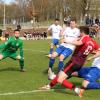 Nördlingens Zweite (in weiß-blau, im grünen Trikot: Torwart Montag) hat sich mit dem 2:1 gegen den TSV Wertingen nach Langem einmal wieder belohnt.