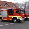 Die Feuerwehr Burtenbach hat ein neues Löschfahrzeug bekommen (links) und das 33 Jahre alte bisherige Modell abgegeben. 	