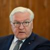 Bundespräsident Frank-Walter Steinmeier nimmt an einem Gespräch mit Einwohnern der Stadt teil.