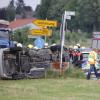 Schwerer Unfall in Münsterhausen: Zwei der drei Beteiligten wurden so schwer verletzt, dass sie in die Augsburger Uniklinik gebracht worden sind. Ein Rettungshubschrauber war im Einsatz. 	