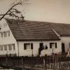 Anton Schröttle kaufte das Grundstück mit der Hausnummer 99, heute Hauptstraße 10, und baute eben dort im Jahr 1935 ein Haus.