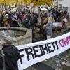 Am Samstag wurde auf dem Hellmairplatz in Landsberg gegen Masken- und Abstandsvorschriften demonstriert.