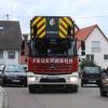 Die Feuerwehr Burgau hat eine neue Drehleiter und sie jetzt bei einer Probefahrt in der Stadt getestet. Auch wenn hier keiner den Weg blockiert: Das Fahren mit der Drehleiter ist Maßarbeit.