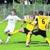 Nicht zu überwinden war die Abwehr des TSV Gersthofen beim 2:0-Sieg in Pullach. Dazu trugen auch Youngster Benni Schmoll und Kapitän Johannes Hintersberger (gelbe Trikots, von links) bei. Fotos: Oliver Reiser