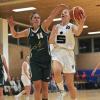 Die Basketballerinnen des TV Augsburg (in Schwarz) wollen weiterspielen – so wie auch der Verband. 
