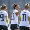 Torschützinnen unter sich: Klara Bühl, Sara Doorsoun und Alexandra Popp feiern den 10:0-Kantersieg gegen Montenegro in der EM-Qualifikation.