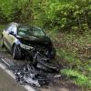 Schwere Verletzungen erlitt der Fahrer dieses Autos, mit dem er bei Pürgen frontal mit einem Lkw zusammenstieß.