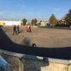 Jugendliche und Gemeinderäte sind jetzt am Streethockeyplatz in Diedorf zusammenzukommen, um nach der ausufernden Party zehn Tage zuvor gemeinsam aufzuräumen.