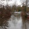 Der Kammel sieht man in Krumbach den höheren Wasserpegel deutlich an. Überschwemmungsgefahr droht jedoch noch nicht.  	