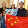 Der 16-jährige Jintao He aus China (2. von rechts) lebt zurzeit in Siebnach bei (von links) Adrian, Margot, Manuel und Andreas Hanser. 