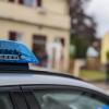 Razzia gegen die "Letzte Generation": Polizisten durchsuchen ein Haus in Augsburg, in dem der Klimaaktivist Ingo Blechschmidt gemeldet ist.