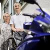 Uli Allgöwer war mit seinem Motorrad auf dem Weg zum Arzt, als er an einer Kreuzung in Neu-Ulm wegen eines Herzinfarkts zusammenbrach. Seine Frau Anita erschrak, als sie davon erfuhr. 