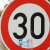 Die Stadt Augsburg will in einigen Hauptstraßen die Geschwindigkeit reduzieren. 