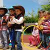 Cowboys, Clowns und wilde Tiere – was auf dem Jahrmarkt alles los ist, zeigte diese Kindergartengruppe.